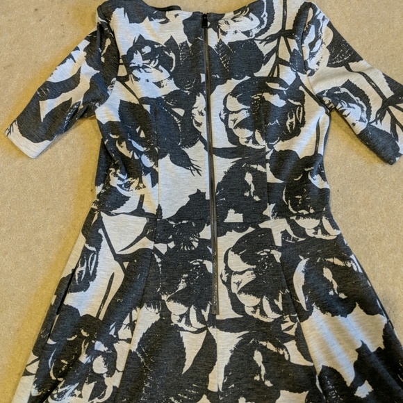 Fun and flirty dress with pockets! - Picture 3 of 4